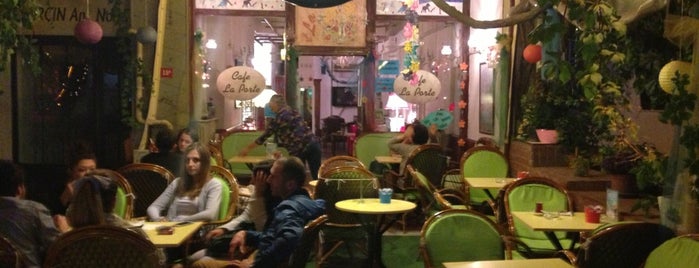 Cafe La Porte is one of kadıköy mekanları.
