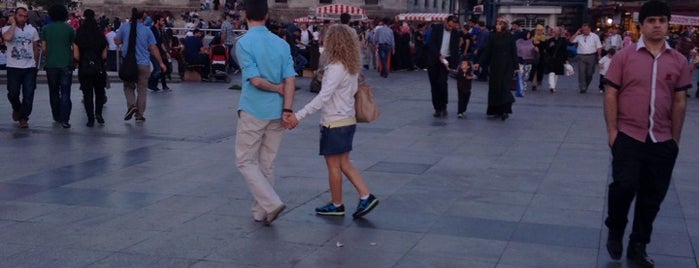 Eminönü Square is one of Estambul, Turquía.