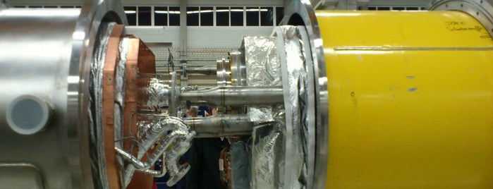 Deutsches Elektronen-Synchrotron (DESY) is one of Hmg.