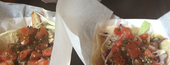 La Taquiza Fish Tacos is one of Tempat yang Disimpan Darcy.