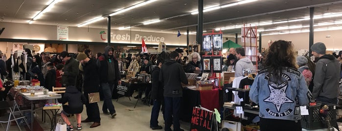 Red Apple Market - Promenade is one of Seattle.