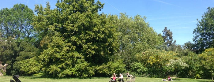 Ladbroke Square Gardens is one of Orte, die Tom gefallen.