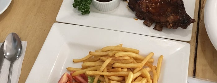 Tilapia 'N Chips is one of Erica'nın Beğendiği Mekanlar.