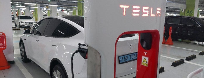 테슬라 용인-기흥롯데프리미엄아울렛 수퍼차저 is one of Tesla Supercharger.