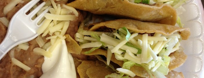 Tacos El Caporal is one of Tempat yang Disimpan Katy.