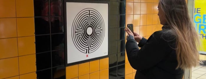 Piccadilly Circus London Underground Station is one of Tube stations with WiFi.