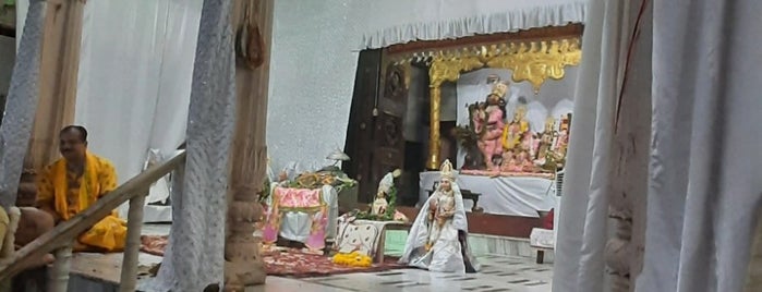Shri Radha Damodar Temple is one of Вриндаван.