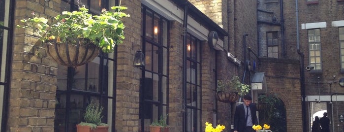J+A Café is one of Londen.