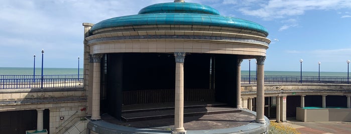 Eastbourne Bandstand is one of Fooz : понравившиеся места.