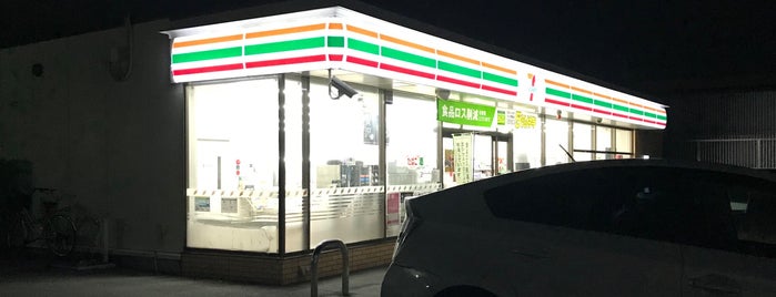 7-Eleven is one of Lieux qui ont plu à Minami.