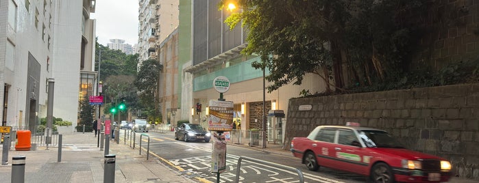 Conduit Road is one of 香港道.
