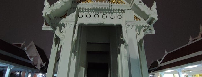 Wat Debsirindrawas is one of W/ Pao.