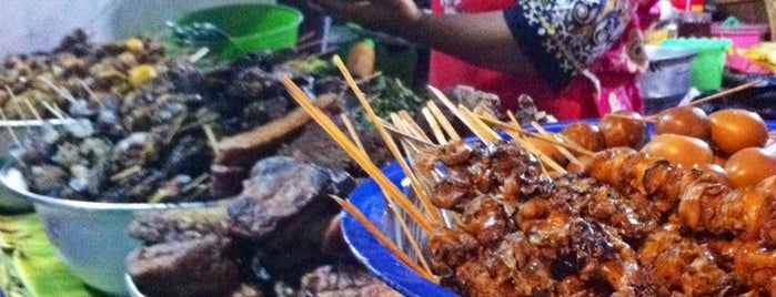 Pecel Yu Sri Simpang Lima is one of Semarang Culinary.