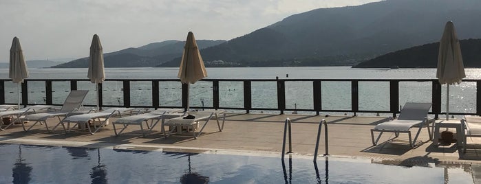 Sina Hotel & Beach is one of สถานที่ที่ Ayşem ถูกใจ.
