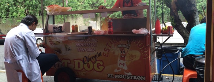 Hot Dogs el Moustron is one of สถานที่ที่บันทึกไว้ของ Karim.