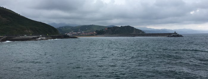 Cala de Orrua / Roka Puta is one of Playas del País Vasco-Euskadi.
