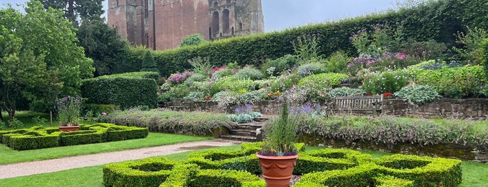Kenilworth Castle is one of Catch The Ghost If You Find (English Castles).
