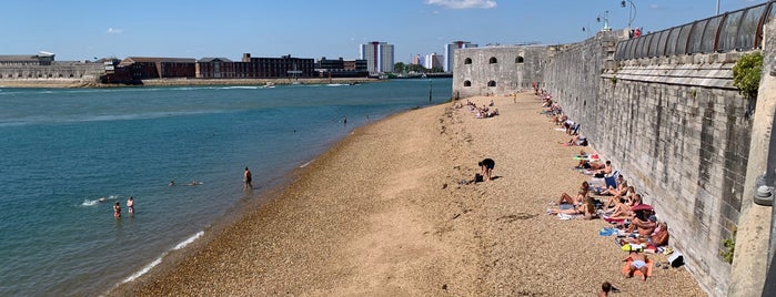 Portsmouth Harbour Entrance Secret Beach is one of Lugares favoritos de Lamia.