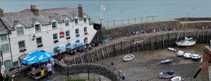 Clovelly Harbour is one of Lugares favoritos de Carl.