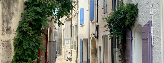 Saint-Rémy-de-Provence is one of Paris.