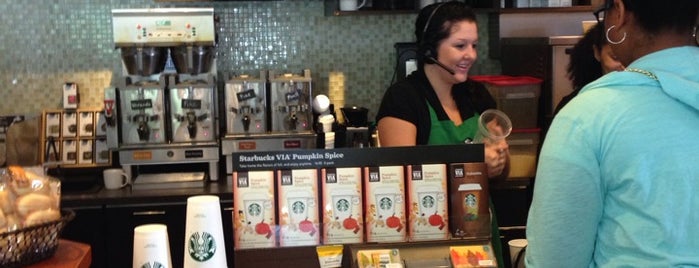 Starbucks is one of Lieux qui ont plu à Doug.
