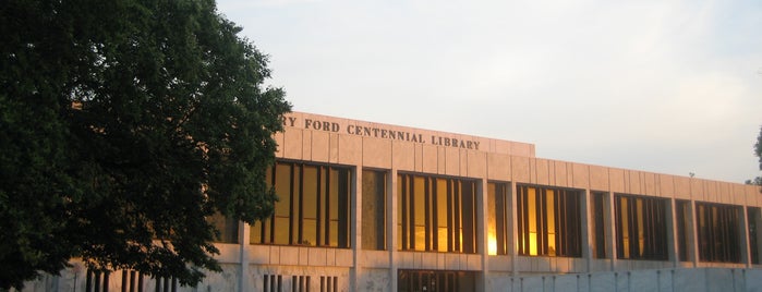 Henry Ford Centennial Library is one of สถานที่ที่ Ricardo ถูกใจ.