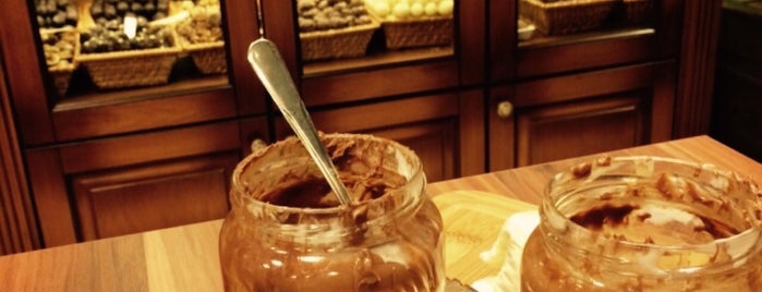 Çikolata Dükkanı is one of Merve'nin Beğendiği Mekanlar.