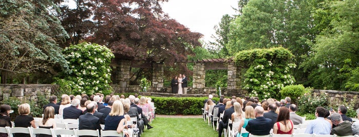 Le Château Restaurant is one of Hudson Valley Wedding Venues.