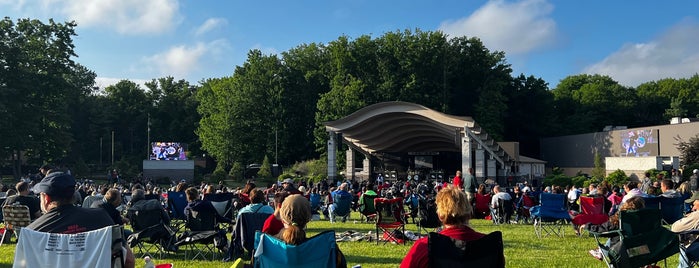 Mentor Civic Amphitheater is one of Lieux qui ont plu à Dan.