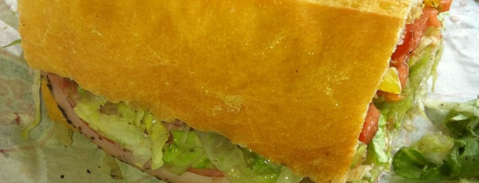 Jersey Mike's Subs is one of Locais curtidos por Russ.