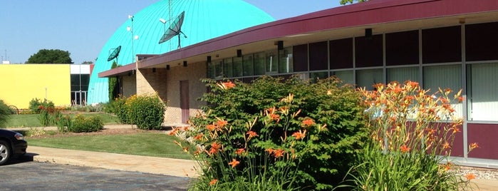 Longway Planetarium is one of Robert'in Beğendiği Mekanlar.