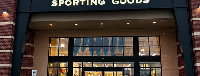 DICK'S Sporting Goods is one of Posti che sono piaciuti a Matt.