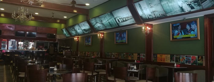 Café Dos Chinos is one of Tempat yang Disukai Martin.