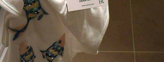 Zara is one of Locais curtidos por Samet.