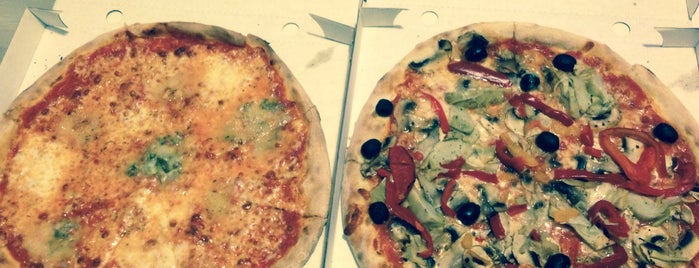 Pizza Pazza is one of Orte, die Kris gefallen.