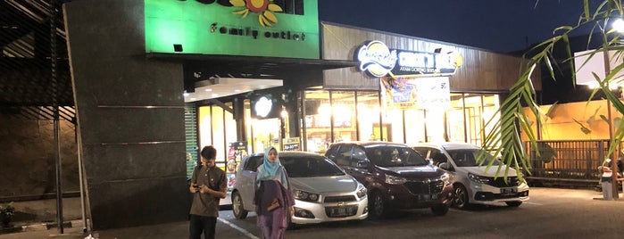 Blossom Factory Outlet is one of Top 10 favorites places in Bandung, Indonesia.