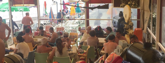 Barbi Cafe & Beach is one of ilker : понравившиеся места.