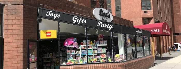 Lisa's Hallmark Shop is one of Tempat yang Disimpan Jimmy!.