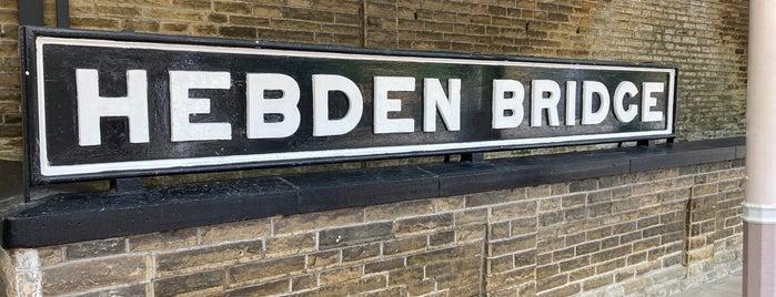 Hebden Bridge Railway Station (HBD) is one of Orte, die Kenneth gefallen.