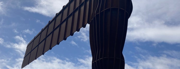 Angel of the North is one of Tempat yang Disukai Curt.