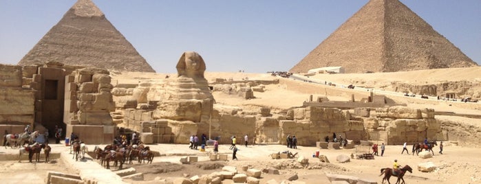 Great Pyramids of Giza is one of Places I like in Cairo.