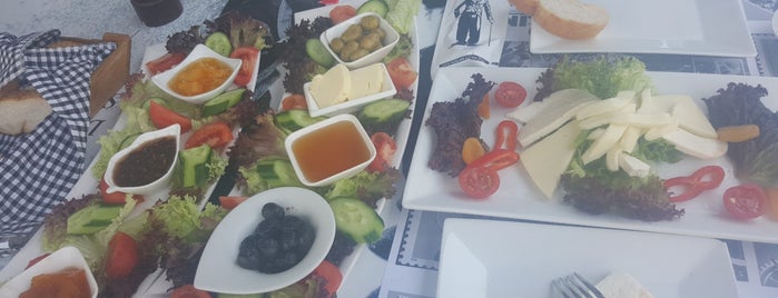 Chaplin Cafe & Restaurant is one of Caner'in Beğendiği Mekanlar.