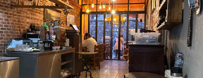 Old Balat Cafe And Restaurant is one of Istanbul 2.