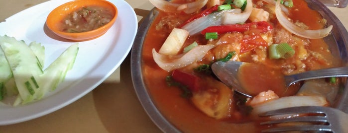 Laila Tomyam is one of MALAY FOOD TO TRY.