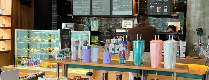 Starbucks is one of Heinie Brian : понравившиеся места.