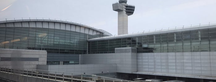 Terminal 4 is one of Locais curtidos por Fernando.