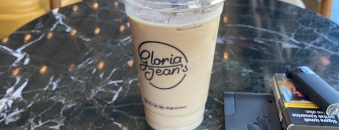 Gloria Jean's Coffees is one of Tempat yang Disukai Carl.