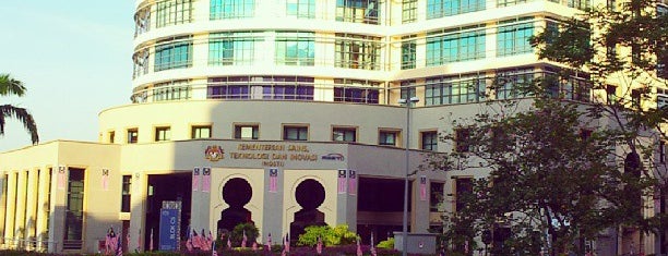 Ministry Of Science, Technology And Innovation is one of สถานที่ที่ Mazlan ถูกใจ.