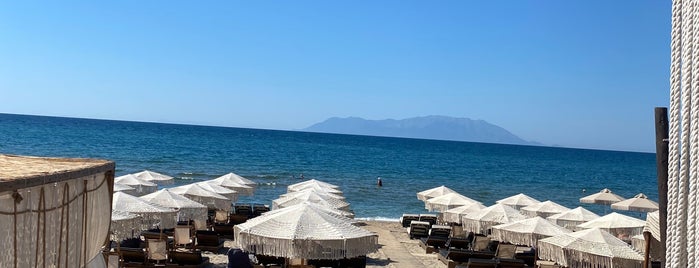 Nammos Beach Bar is one of Yunanistan.