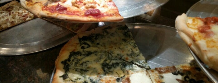 Lunetta Pizza is one of Cheapeats'ın Beğendiği Mekanlar.